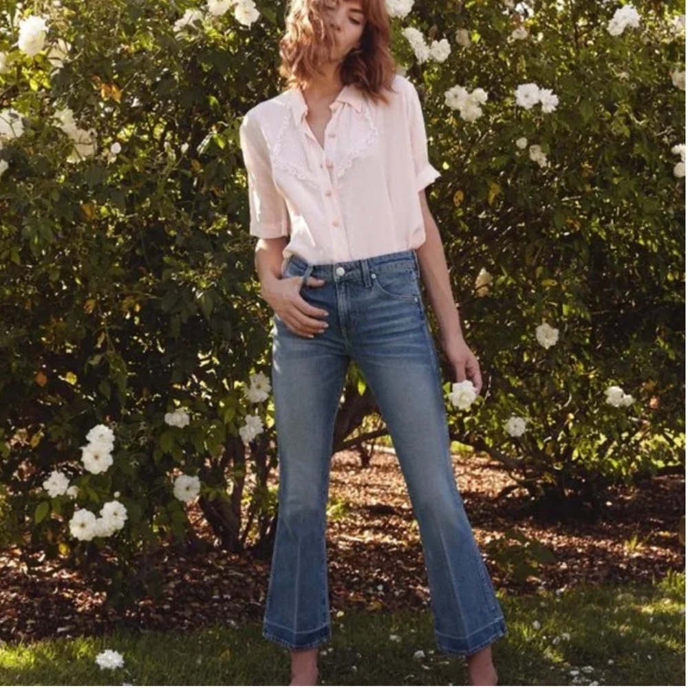 AMO JANE MICRO FLARE JEANS IN RECESS Mid Rise Great Condition Size 26